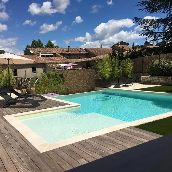 LE MAS DES AUGES, hotel v destinaci Barjac