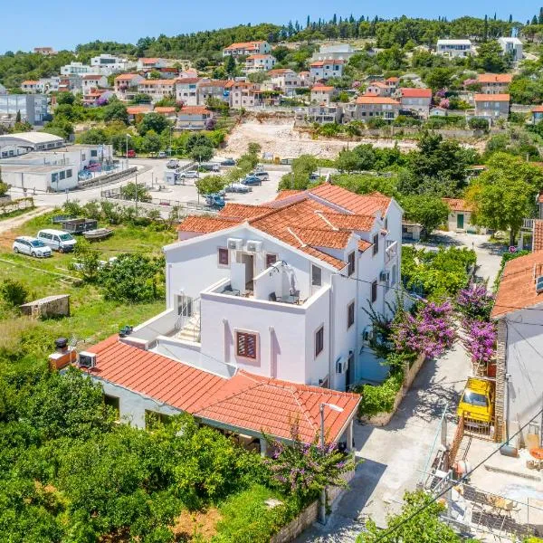 Villa Dinka, hotell i Sutivan