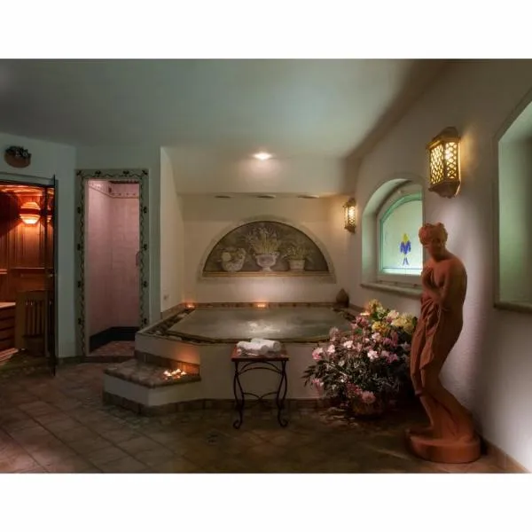 Hotel Miralago Wellness - Adults Only, hotel in Molveno