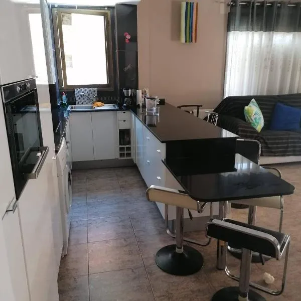 APARTAMENTO CON WIFI Y PISCINA EN BLANES FRENTE A LA PLAYA - Costa Brava โรงแรมในบลาเนส