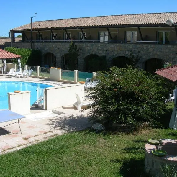 Hôtel de la Madeleine à Tornac, hotel in Saint-Nazaire-des-Gardies