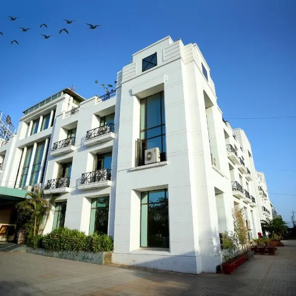 Renest Gandhidham, hotel in Khari Rohar