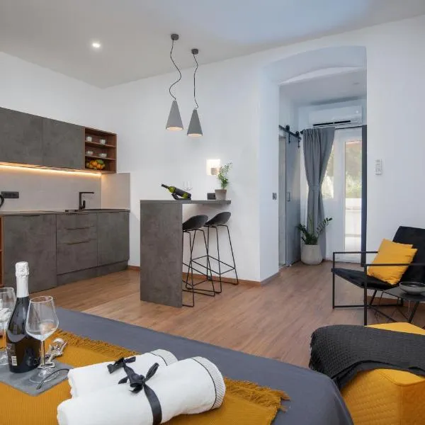 Deluxe Rooms and Apartments Korzo: Pula şehrinde bir otel