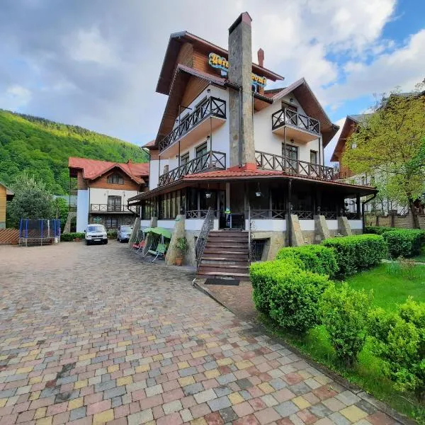 Tsvit Paporoti, hotel din Iaremcea