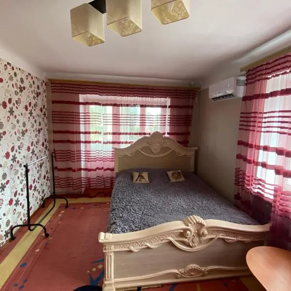 Михайлівська квартира, hotel in Zhytomyr