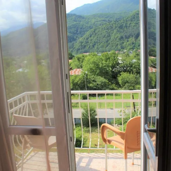 Guest house Racha, hotel v destinaci Ambrolauri