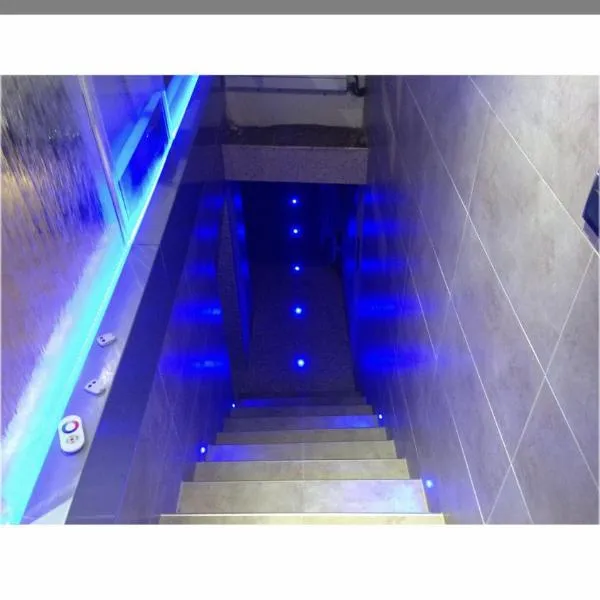 Logement haut de gamme jacuzzi sauna, hotel v destinácii Clermont-Ferrand