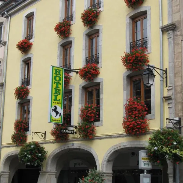 Hotel Cheval De Bronze: Remiremont şehrinde bir otel