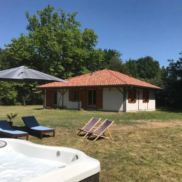 Spa et détente au cœur de la forêt des Landes, hotel in Sabres