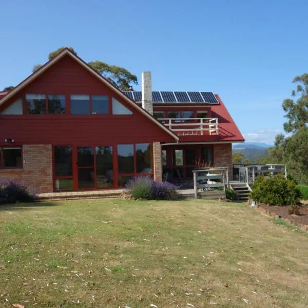 Black Bluff View Retreat, hotel in North Motton
