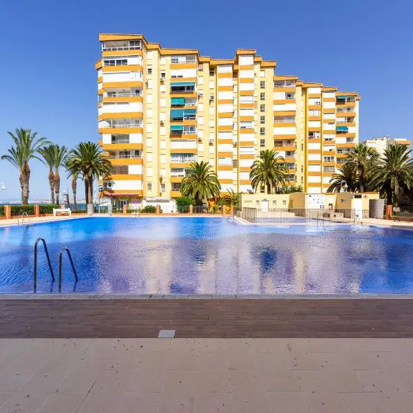 Apartamento primera linea playa Algarrobo Costa、アルガロボ・コスタのホテル