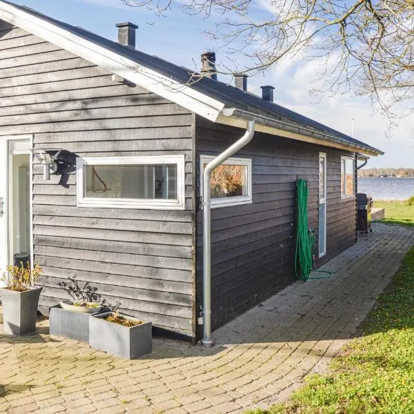 3 Bedroom Cozy Home In Sunds, hotel in Sunds