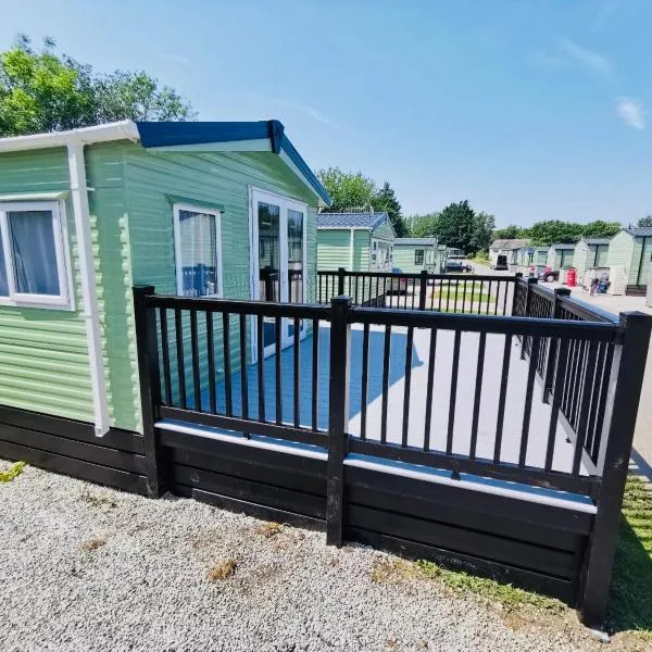 12 Borwick Lakes- Newly Refurbished, hotel v destinaci Carnforth