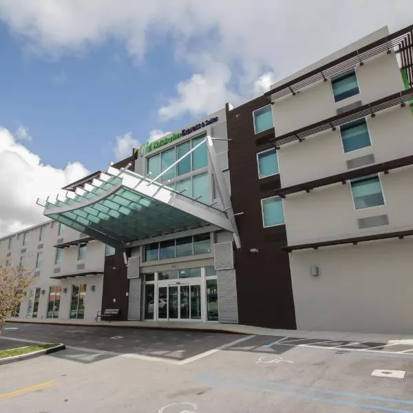 ホリデー イン エクスプレス＆スイーツ マイアミ イースト（Holiday Inn Express & Suites Miami Airport East by IHG）、マイアミのホテル