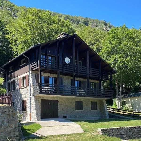 Chalet au Mont-Lozère - Chantegrive, hotel u gradu Pourcharesses