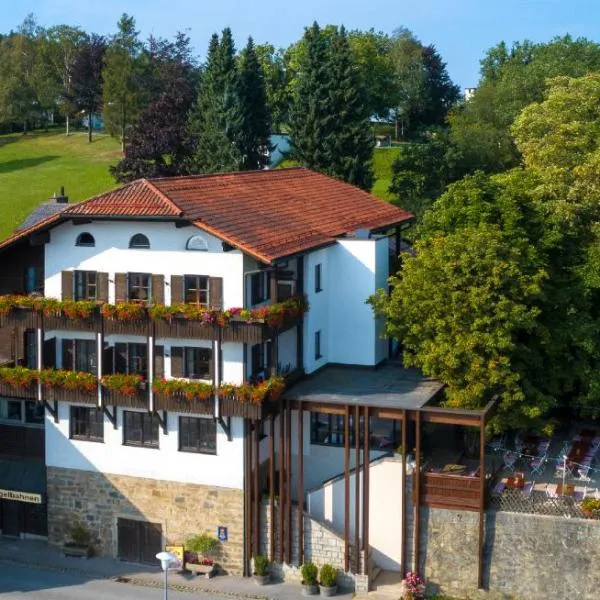 Landhotel Gottinger, hotel v destinaci Waldkirchen