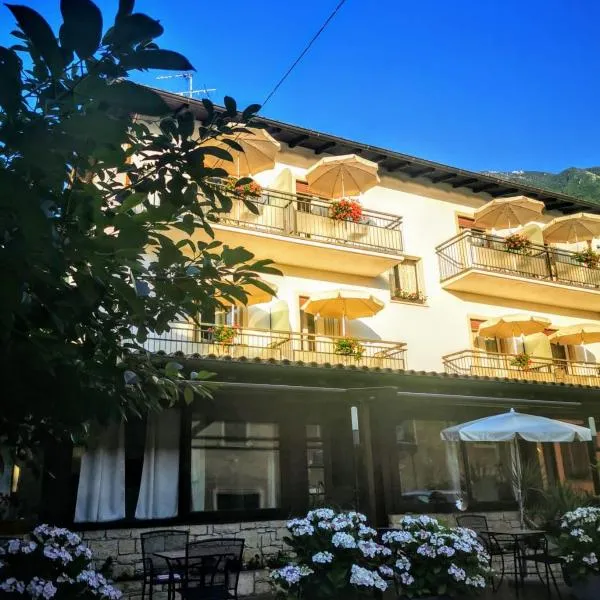 Albergo Al Pescatore, hotel v destinaci Brenzone sul Garda