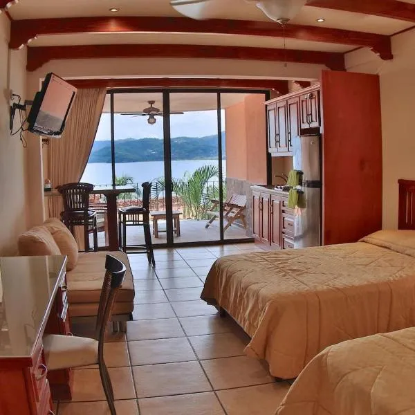 Hotel room-style ocean-view unit in Flamingo with pool, hotel en Playa Flamingo