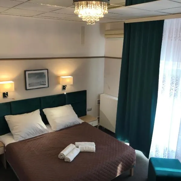 Hotel & Restauracja Glass, hotel v destinaci Radom