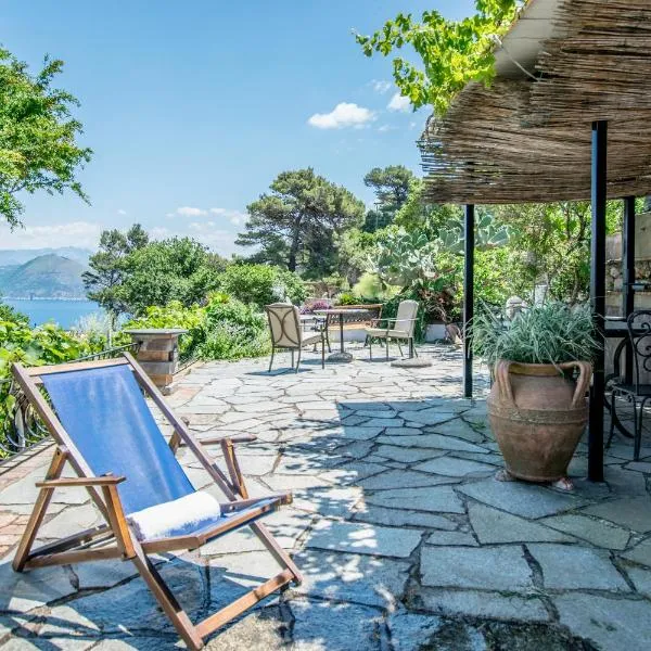 Appartamento immerso nel verde โรงแรมในกาปรี