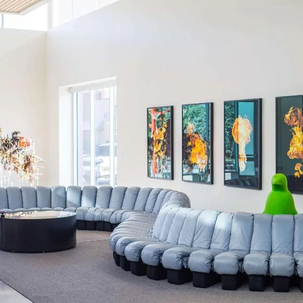 21c Museum Hotel Bentonville - MGallery، فندق في بنتونفيل