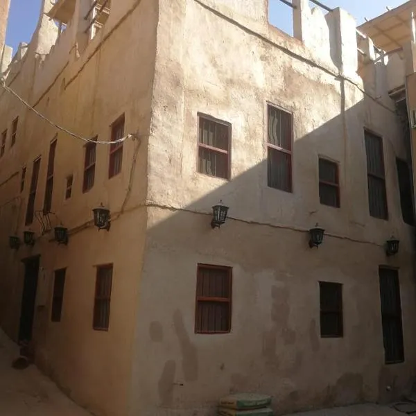 Al Hamra Old House โรงแรมในGhumar