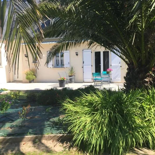 Côté jardin des Charmilles, hotel v destinaci Quettehou