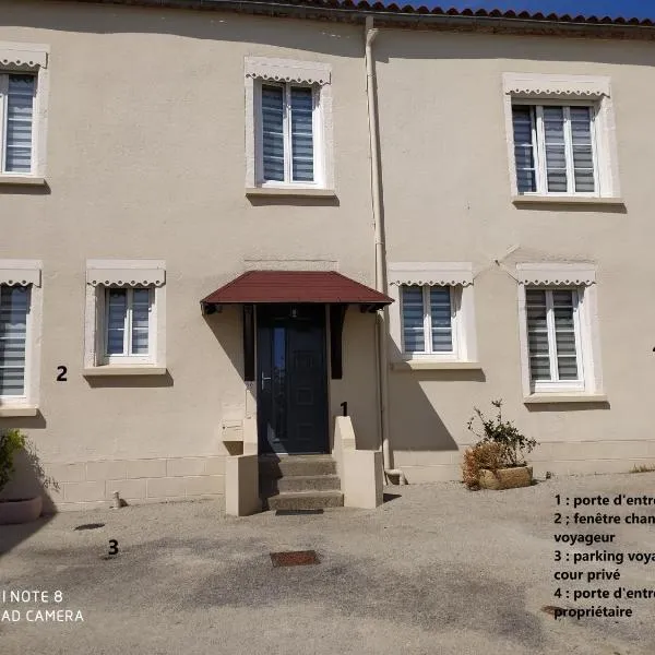 chambre meublée à louer – hotel w mieście Pouzauges