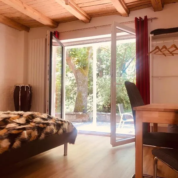 Riverside apartment in central Herzogenaurach, Hotel in Herzogenaurach