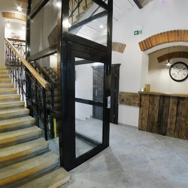 Willa Zator, hotel in Oświęcim