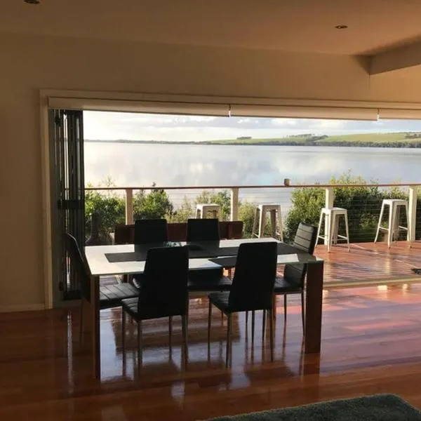 Amazing Ansons Bay Absolute Waterfront Beach House, hotel em Ansons Bay