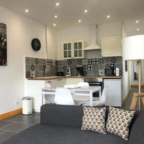 Appartement avec jardin, hotel in Isbergues