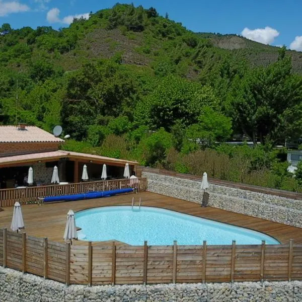 디뉴레뱅에 위치한 호텔 Camping du Bourg