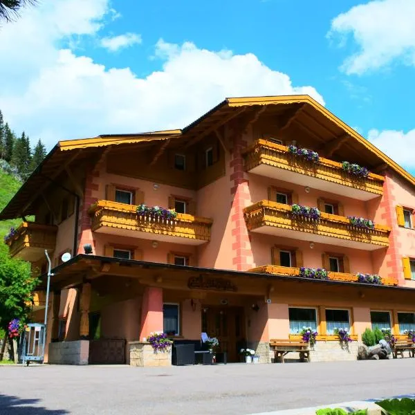 Villa Clara, hotel v mestu Canazei