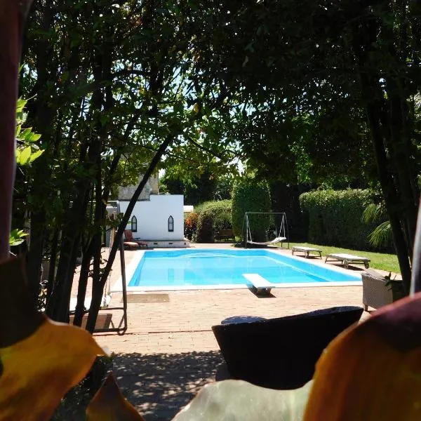 Appartamento con piscina immersa nel verde, готель у місті Кашіна