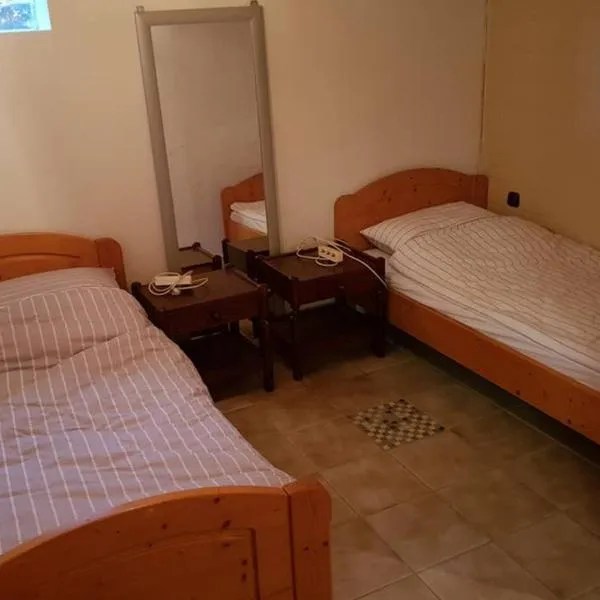 Ferienwohnung und Monteurwohnung mit großer begehbarer Dusche, hotel in Lünen