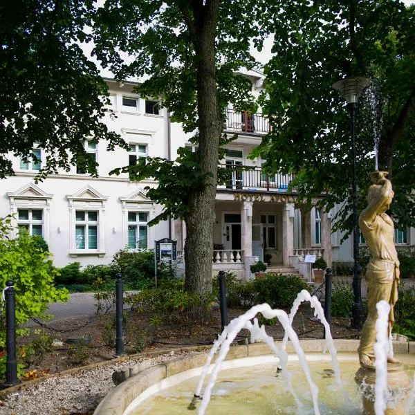 Hotel Apollo, hotel in Darłówko