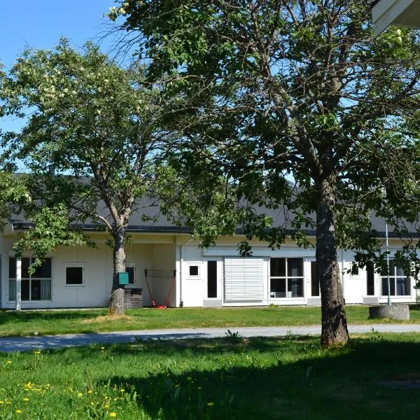 Isfjorden Turisthotell & motell, hotel in Nauste
