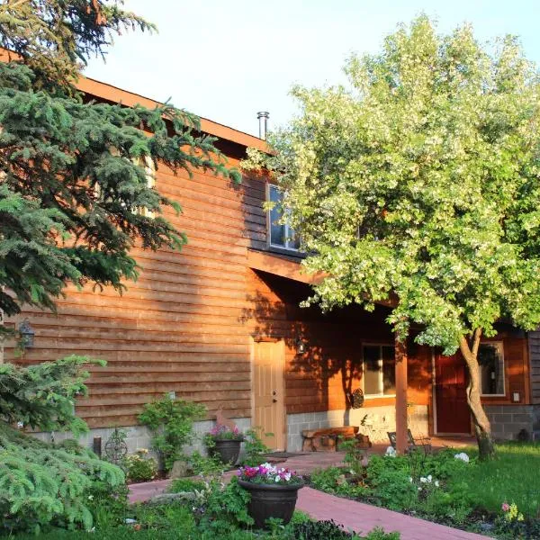 Maria's Creekside B&B: Knik Heights şehrinde bir otel