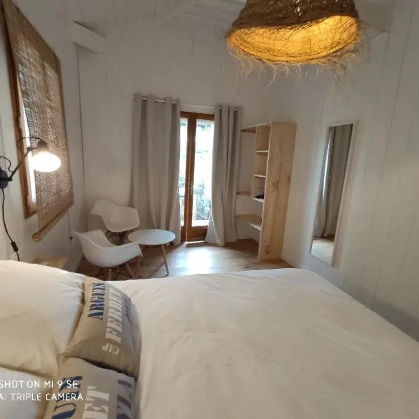 Centre Cap-ferret, les chambres du phare, océan, hotel in Bélisaire