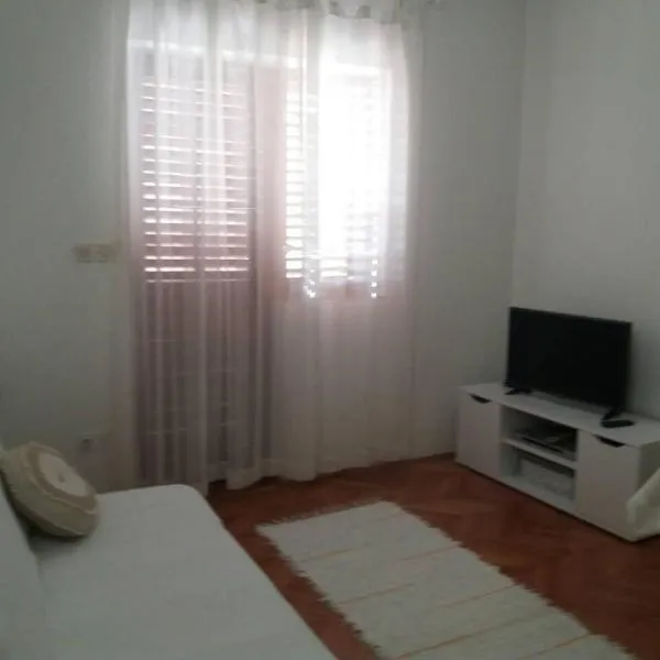 Apartment groundfloor, hotel din Jelsa