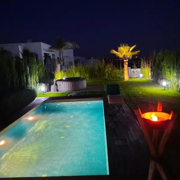 SUPERBE VILLA AVEC PISCINE PLAGES DES NATIONS, hotel v destinaci Rabat