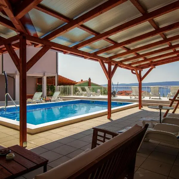 Apartments ZINA, hotell sihtkohas Lokva Rogoznica