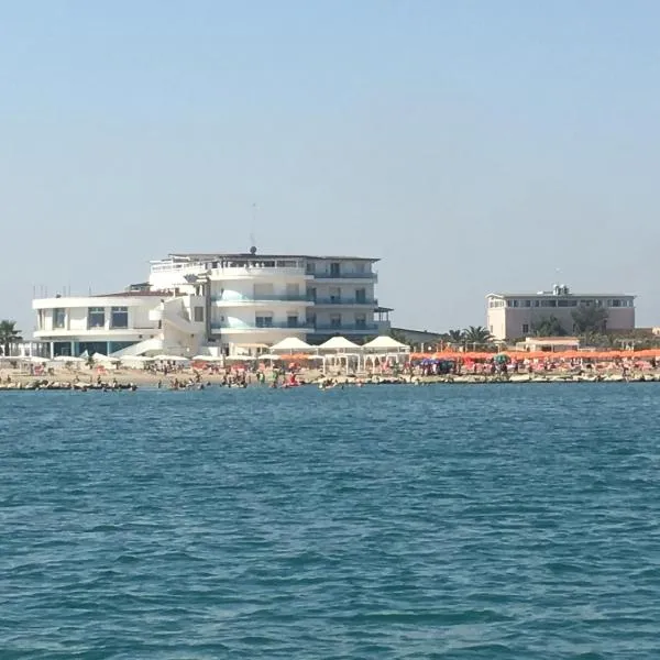 Hotel Del Sole, hotelli kohteessa Margherita di Savoia