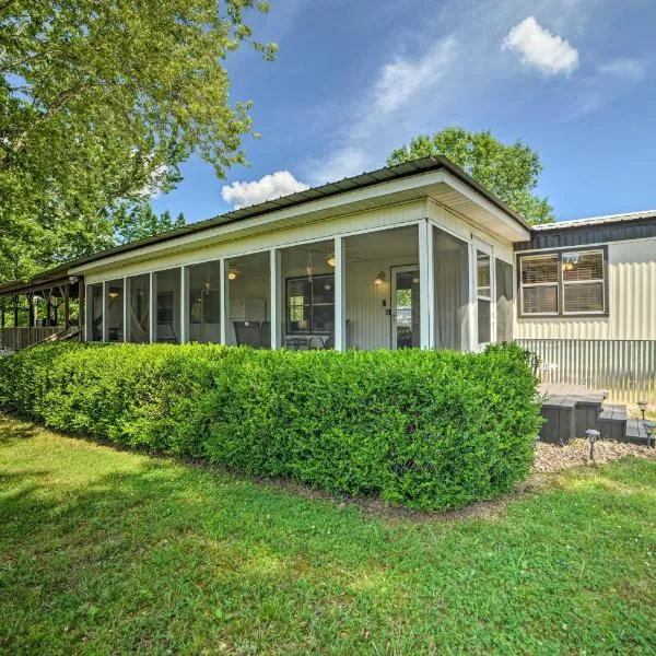 Murray Getaway with Deck Near Fishing and Boating!, hotel in Durham Subdivision