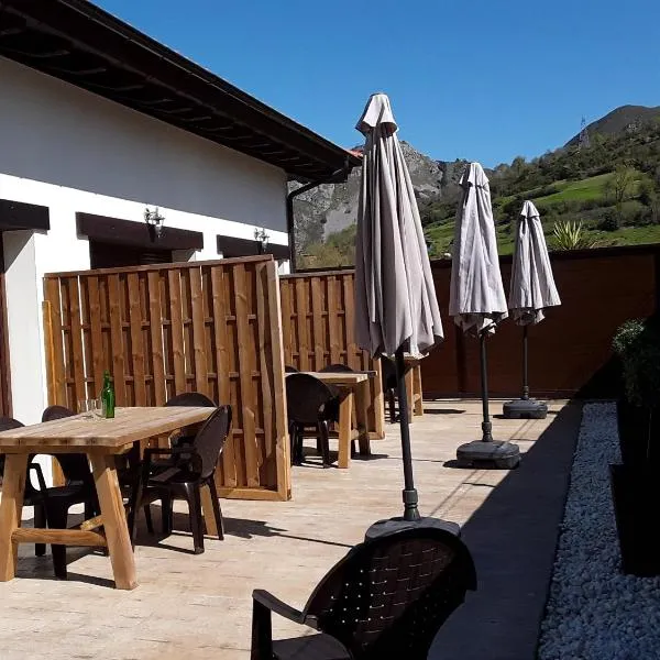 Apartamentos El Brezu, hotel in Vega de los Caseros