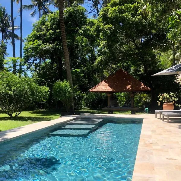 HIDDEN HEAVEN Rumah Barong, hotel in Jasri