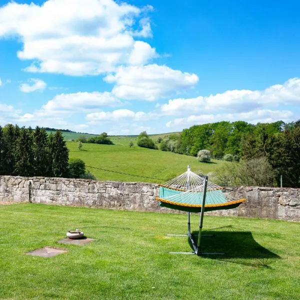 B&B Hotel Ferme des Templiers nabij Durbuy, eigen laadpalen โรงแรมในSomme-Leuze