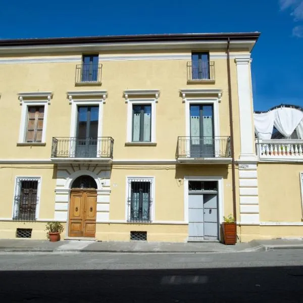 Palazzo Scura, hotel in Vaccarizzo Albanese