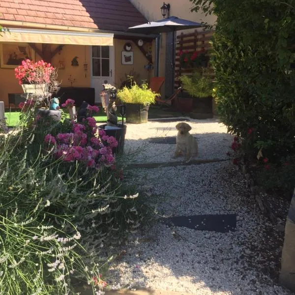 Le jardin de THELEME "Charme discret pour un nid douillet", hotel di Dompierre-les-Ormes